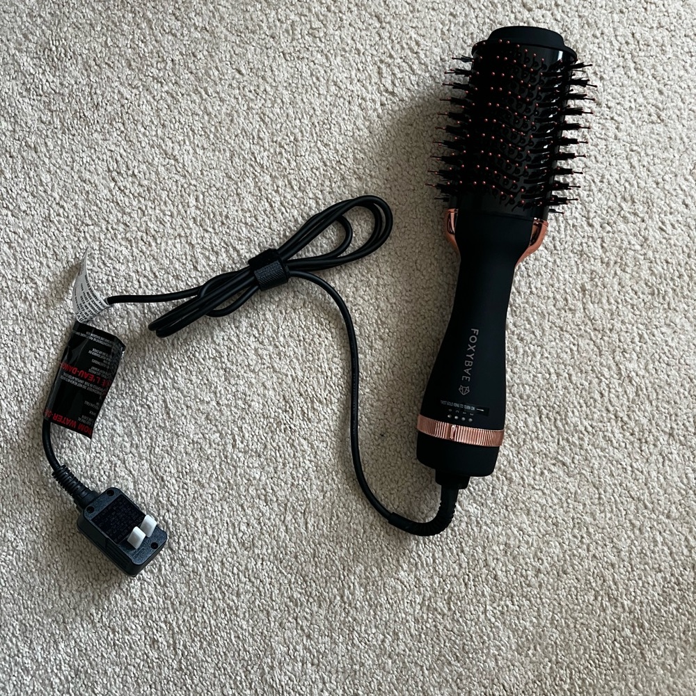 Foxybae blowout brush